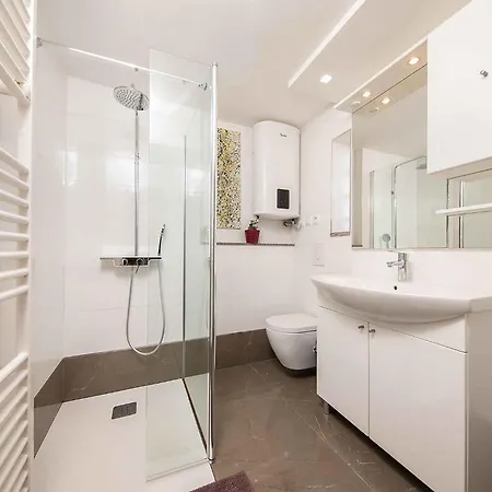 Apartmán With Pool In Peroj-fazana Peroj