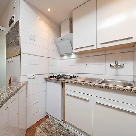 Apartmán With Pool In Peroj-fazana
